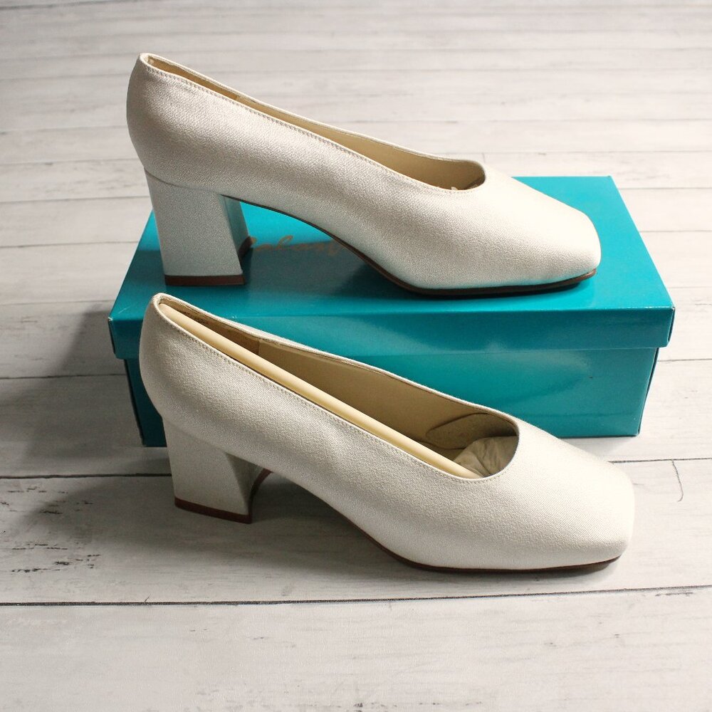 Colorful Creations Women's Size 8 D Wide White Pumps Dyeable Satin Fabric Bridal